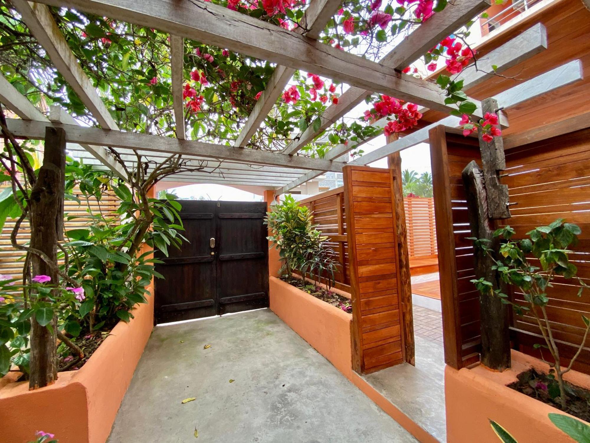 Torre Mar Galapagos Boutique Suites Puerto Ayora  Exterior photo